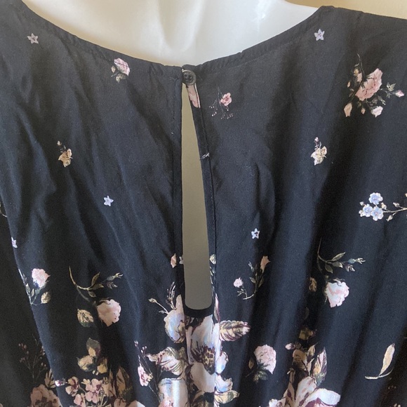 Xhilaration deep V-neck Floral romper, Medium black - Picture 5 of 7